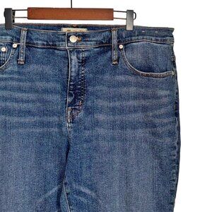 Madewell Medium Blue Wash Mid Rise Kick-Out Jeans - Size 33